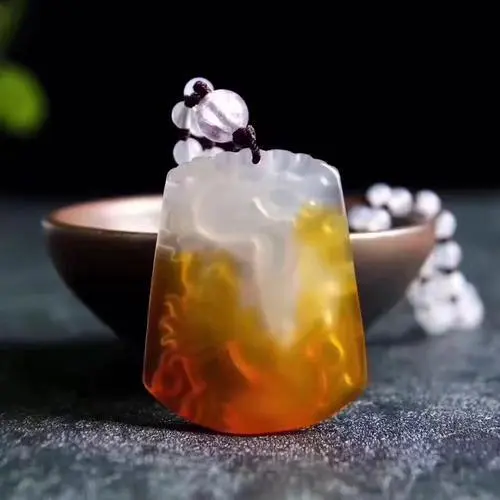 女人为什么选择戴蜜蜡黄玉？-第2张